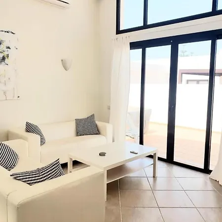 Ora Villa *